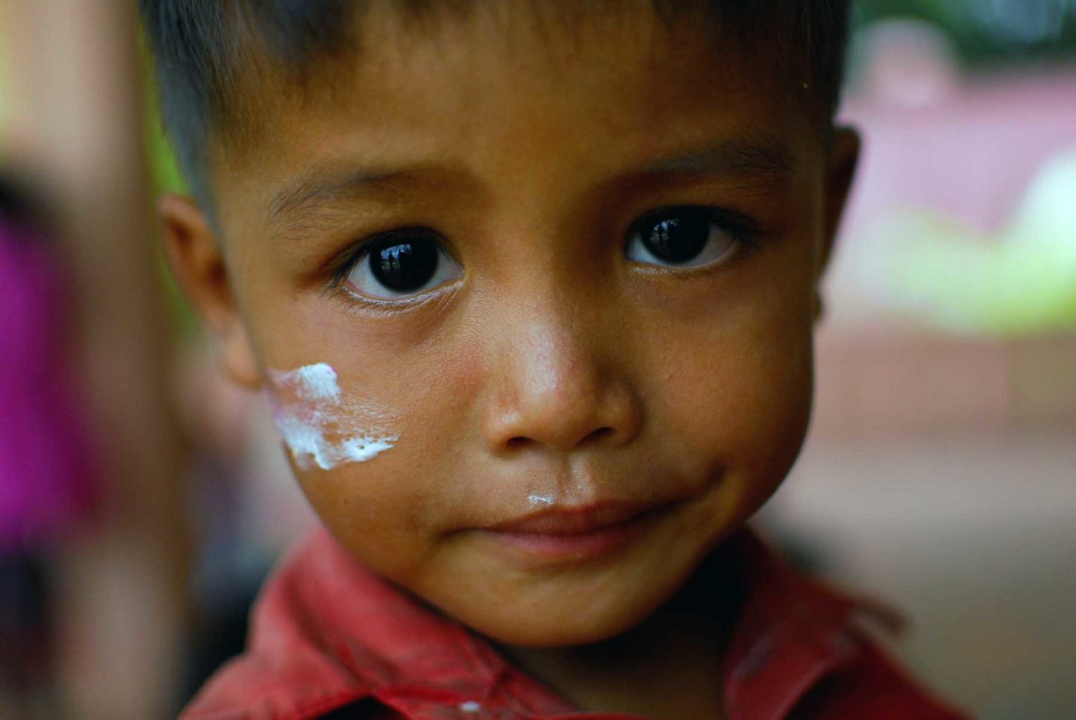 Kleiner Junge Patenkind Kambodscha Kindesmissbrauch Waisenkinder schöne traurige Augen humanitär