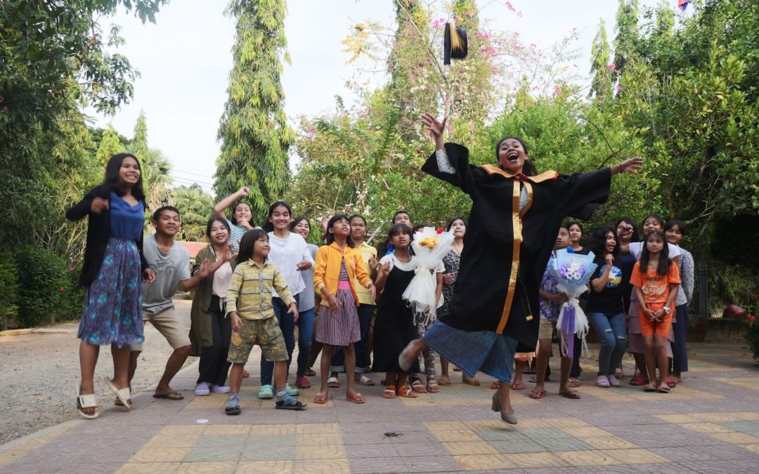 Une jeune fille de l’orphelinat diplômée de l’Université